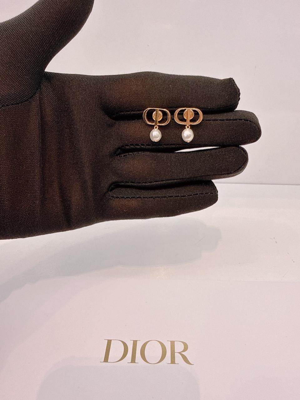 GOLD TONE FAUX PEARL 30 MONTAIGNE SHORT CD NECKLACE BRACELET AND PETIT CD EARRINGS SET