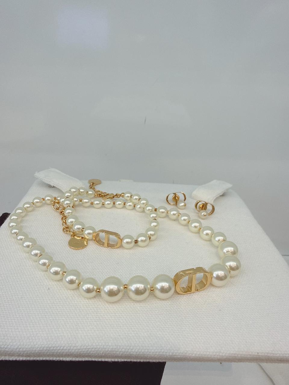 GOLD TONE FAUX PEARL 30 MONTAIGNE SHORT CD NECKLACE BRACELET AND PETIT CD EARRINGS SET