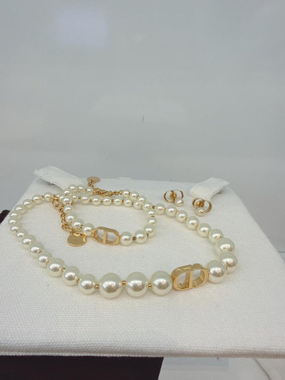 GOLD TONE FAUX PEARL 30 MONTAIGNE SHORT CD NECKLACE BRACELET AND PETIT CD EARRINGS SET