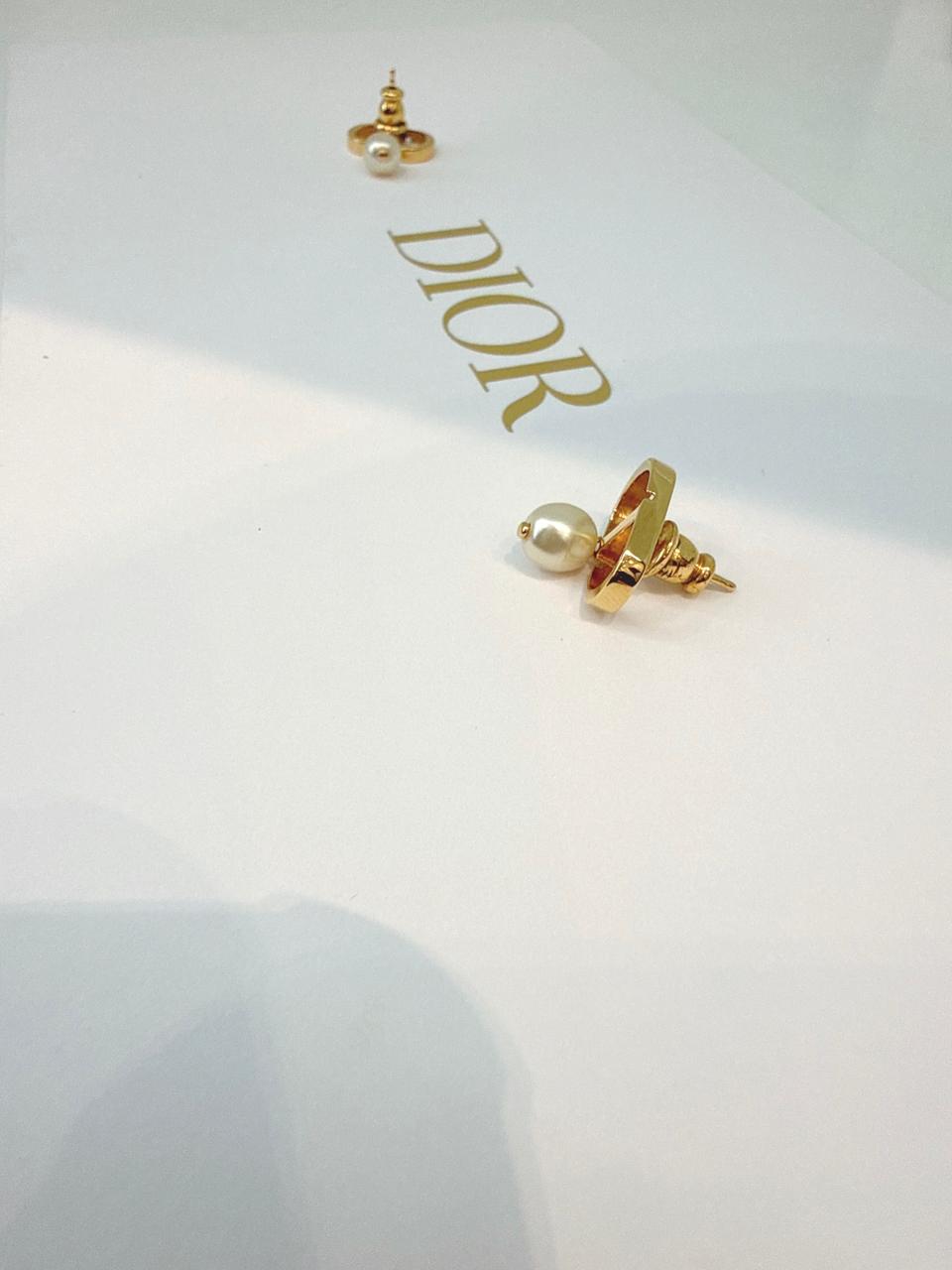 GOLD TONE FAUX PEARL 30 MONTAIGNE SHORT CD NECKLACE BRACELET AND PETIT CD EARRINGS SET