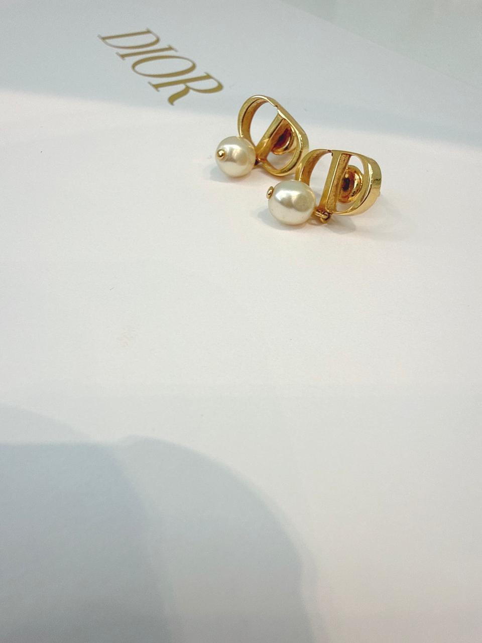 GOLD TONE FAUX PEARL 30 MONTAIGNE SHORT CD NECKLACE BRACELET AND PETIT CD EARRINGS SET