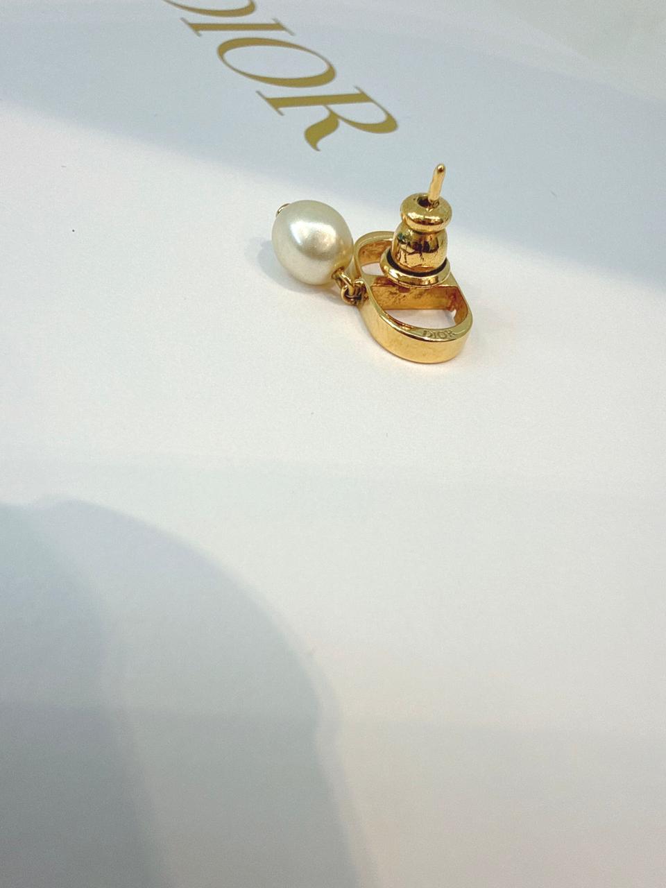 GOLD TONE FAUX PEARL 30 MONTAIGNE SHORT CD NECKLACE BRACELET AND PETIT CD EARRINGS SET