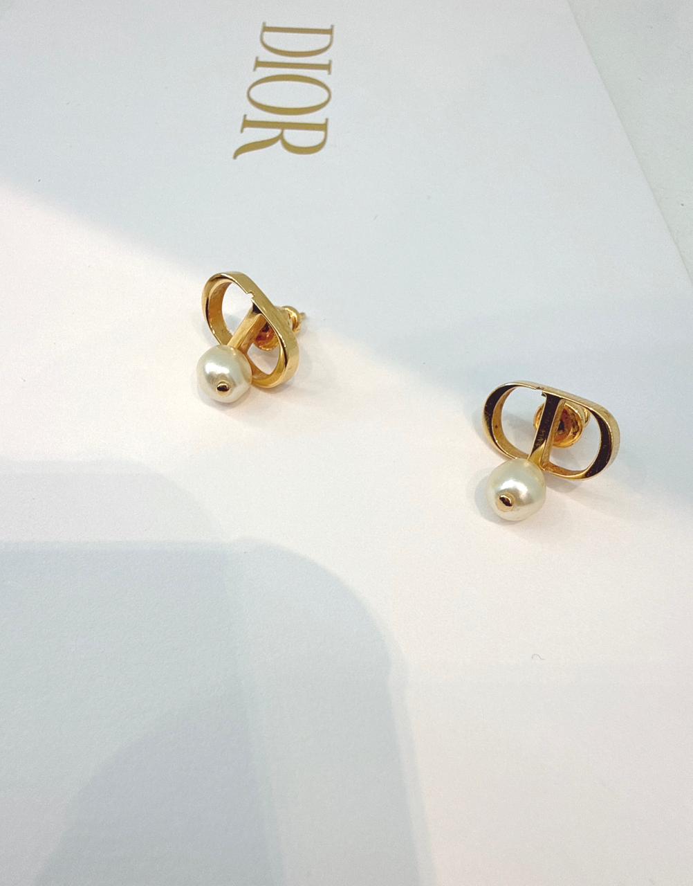 GOLD TONE FAUX PEARL 30 MONTAIGNE SHORT CD NECKLACE BRACELET AND PETIT CD EARRINGS SET