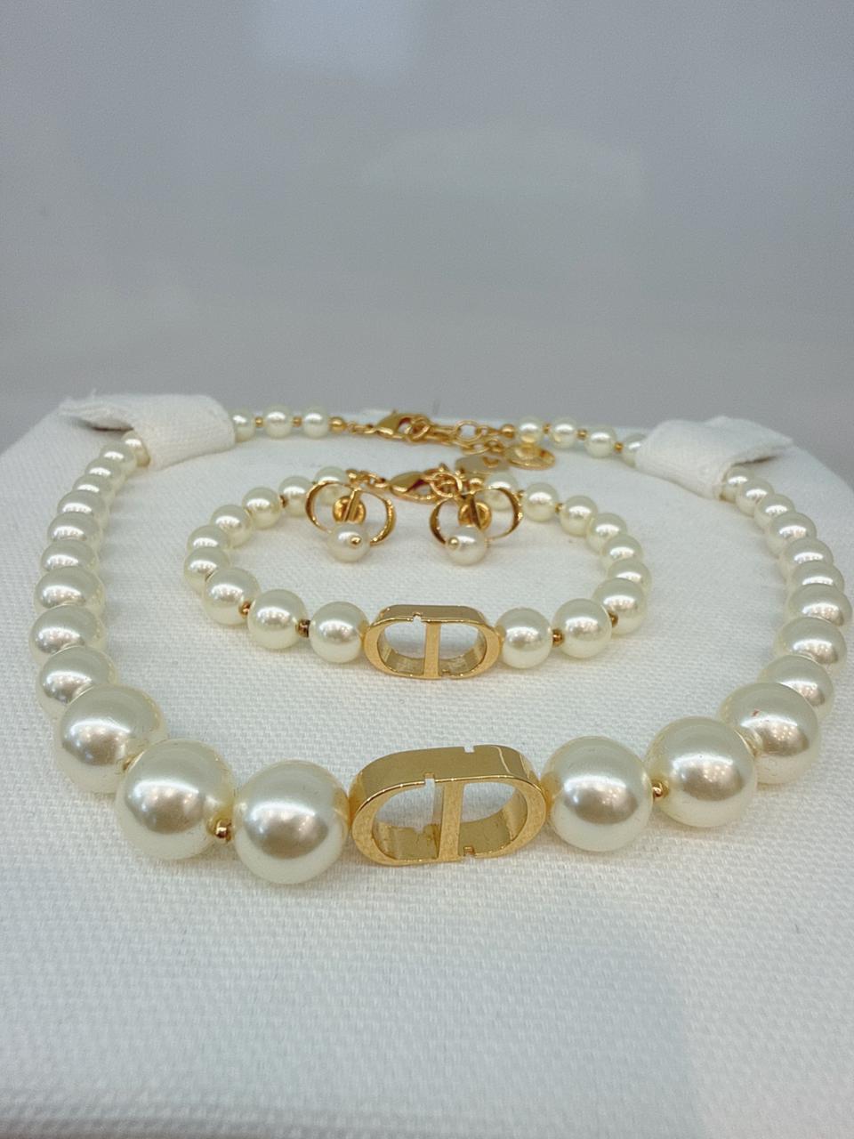 GOLD TONE FAUX PEARL 30 MONTAIGNE SHORT CD NECKLACE BRACELET AND PETIT CD EARRINGS SET