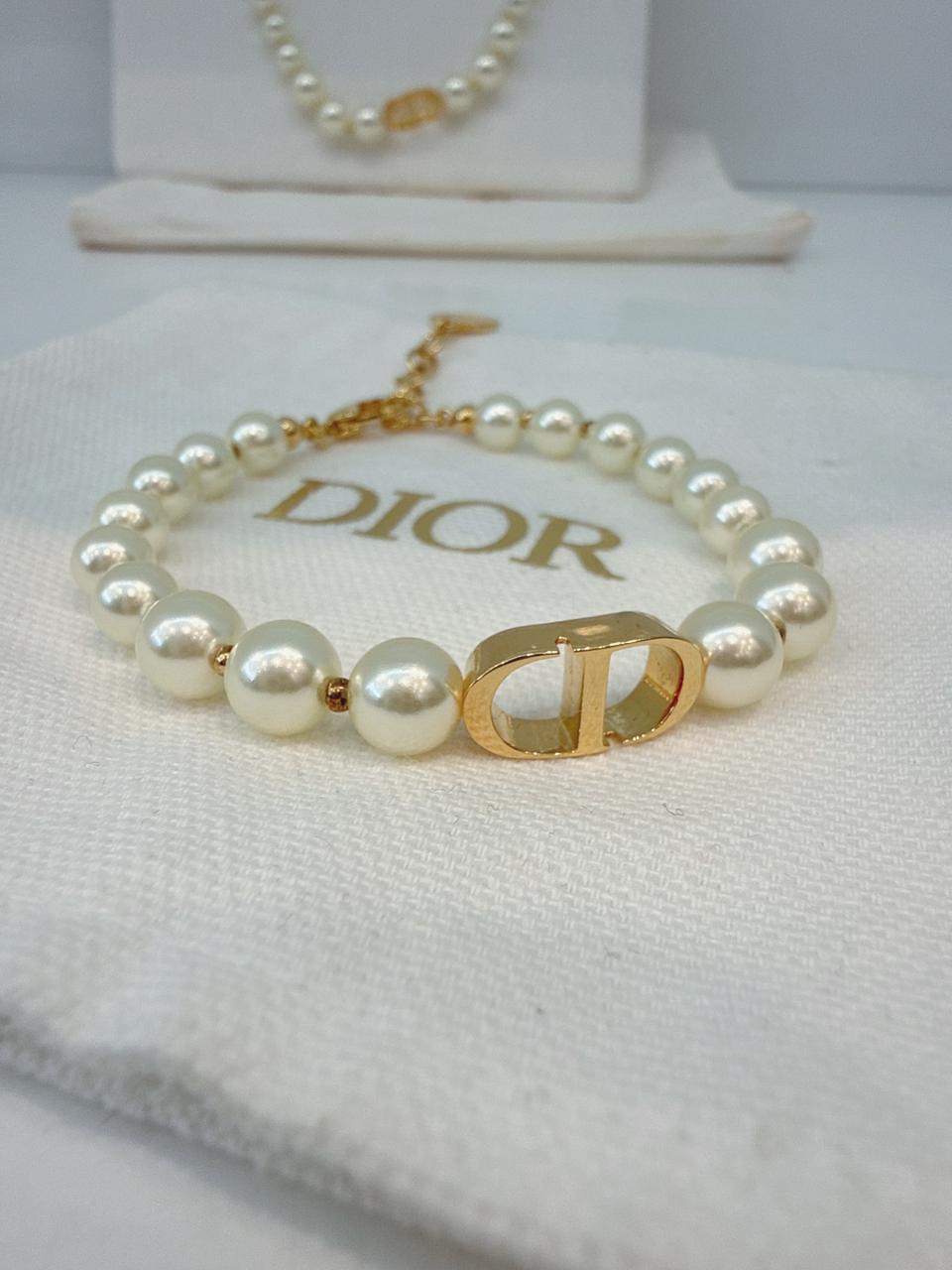 GOLD TONE FAUX PEARL 30 MONTAIGNE SHORT CD NECKLACE BRACELET AND PETIT CD EARRINGS SET