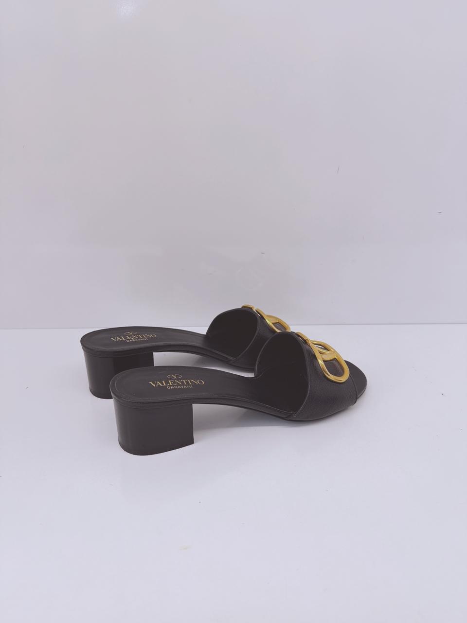 BLACK LEATHER VLOGO SIGNATURE OPEN TOE SLIDES SANDALS 38