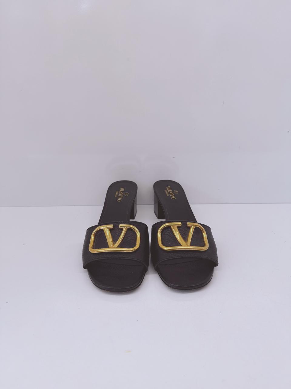 BLACK LEATHER VLOGO SIGNATURE OPEN TOE SLIDES SANDALS 38