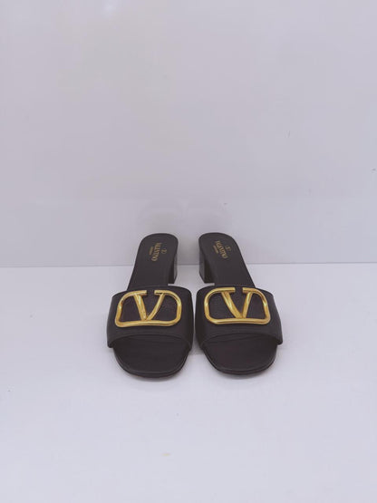 BLACK LEATHER VLOGO SIGNATURE OPEN TOE SLIDES SANDALS 38