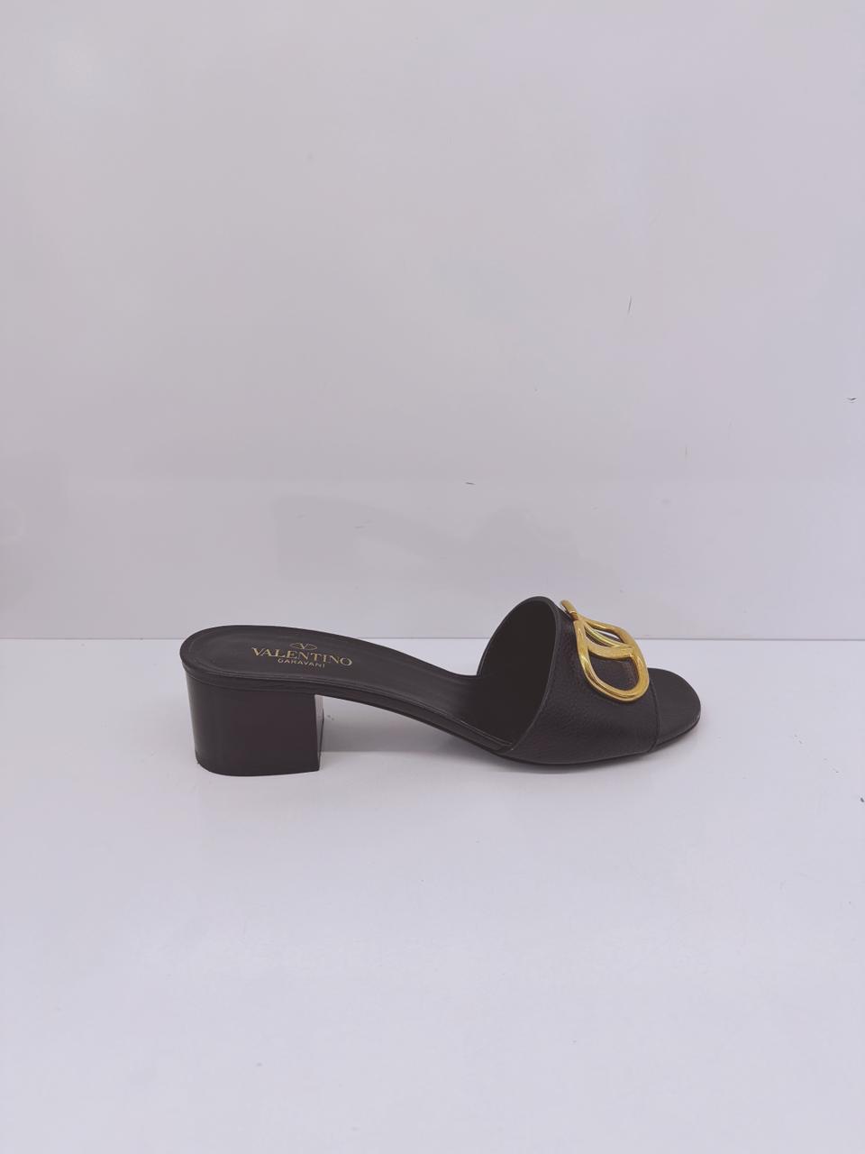 BLACK LEATHER VLOGO SIGNATURE OPEN TOE SLIDES SANDALS 38
