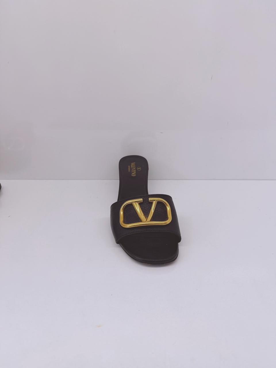 BLACK LEATHER VLOGO SIGNATURE OPEN TOE SLIDES SANDALS 38