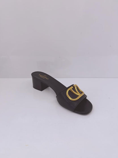 BLACK LEATHER VLOGO SIGNATURE OPEN TOE SLIDES SANDALS 38
