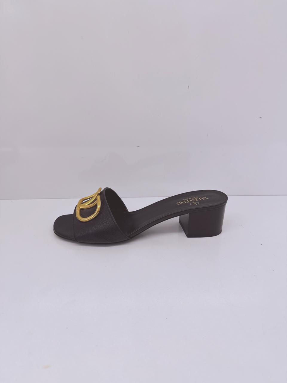 BLACK LEATHER VLOGO SIGNATURE OPEN TOE SLIDES SANDALS 38