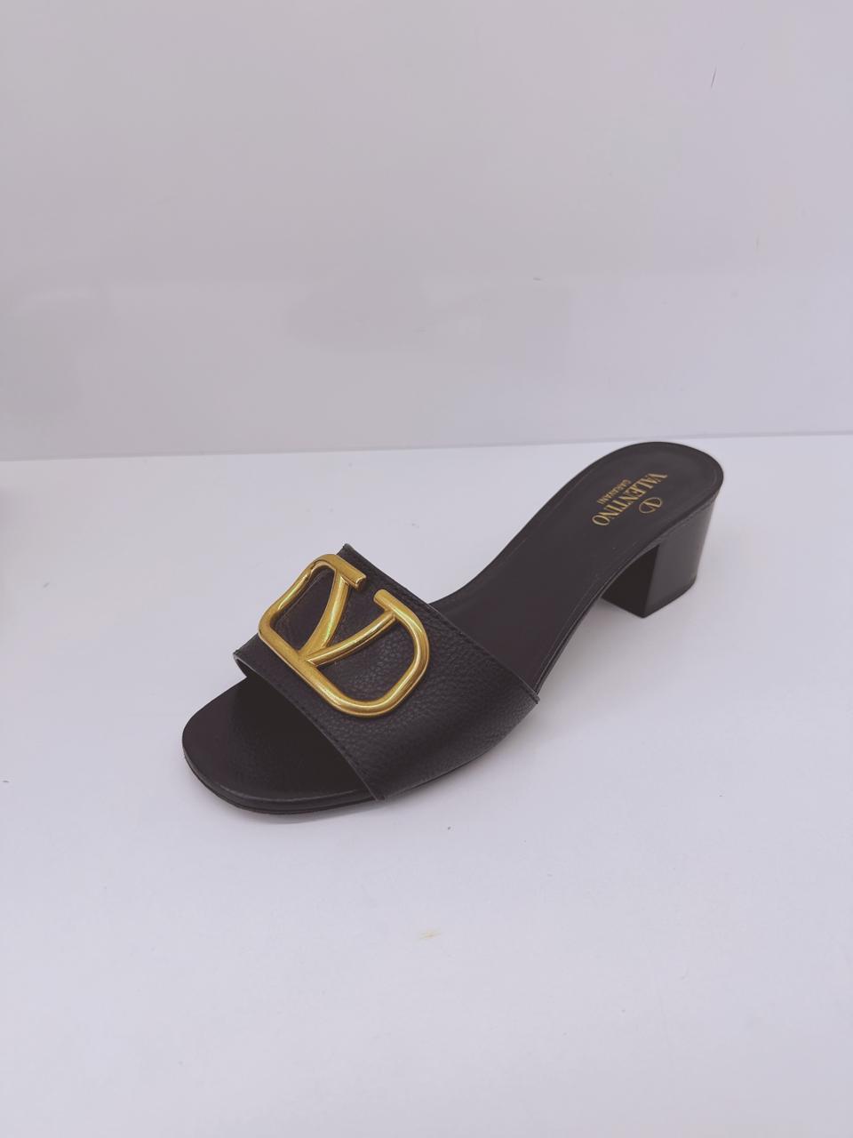BLACK LEATHER VLOGO SIGNATURE OPEN TOE SLIDES SANDALS 38