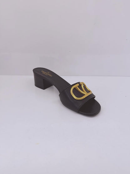 BLACK LEATHER VLOGO SIGNATURE OPEN TOE SLIDES SANDALS 38