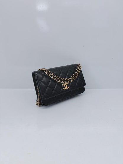 BLACK SHINY GRAINED CALFSKIN CC GOLD TONE WALLET ON CHAIN