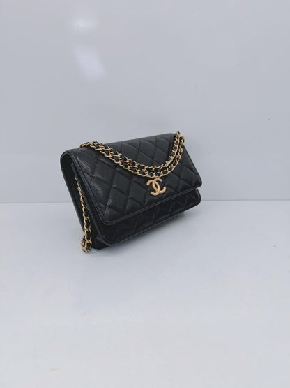 BLACK SHINY GRAINED CALFSKIN CC GOLD TONE WALLET ON CHAIN