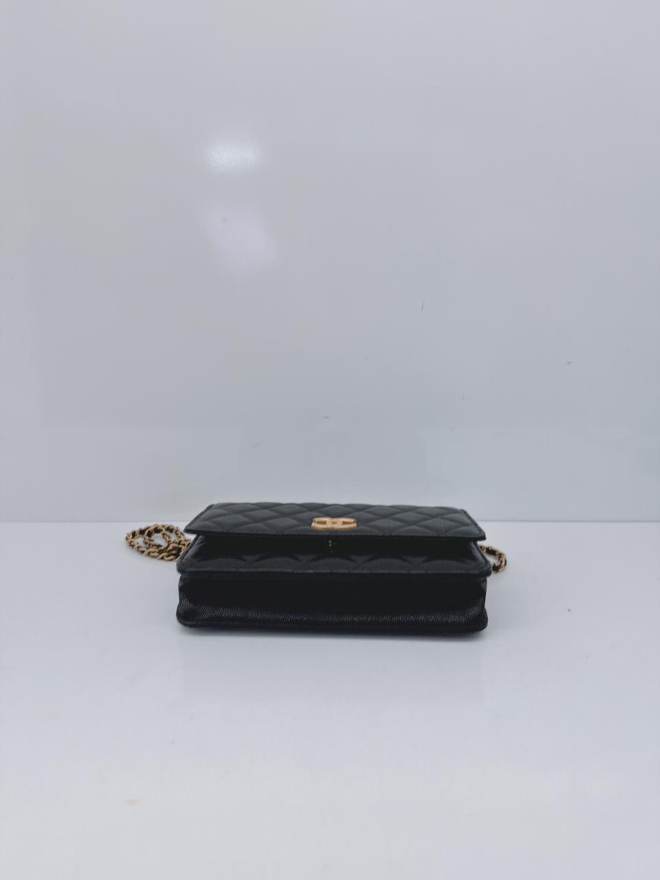 BLACK SHINY GRAINED CALFSKIN CC GOLD TONE WALLET ON CHAIN