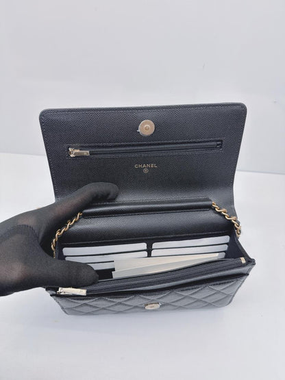 BLACK SHINY GRAINED CALFSKIN CC GOLD TONE WALLET ON CHAIN
