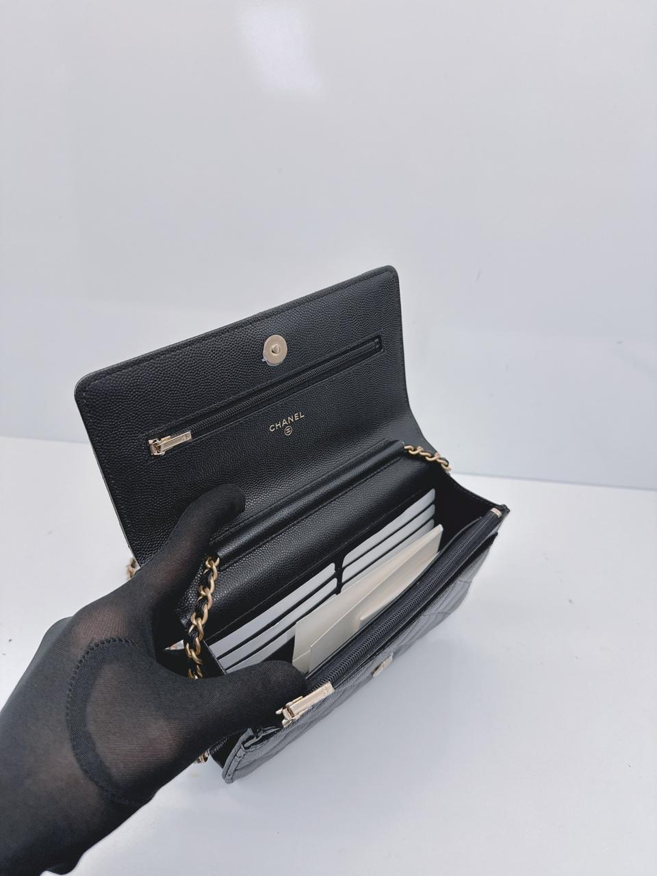 BLACK SHINY GRAINED CALFSKIN CC GOLD TONE WALLET ON CHAIN