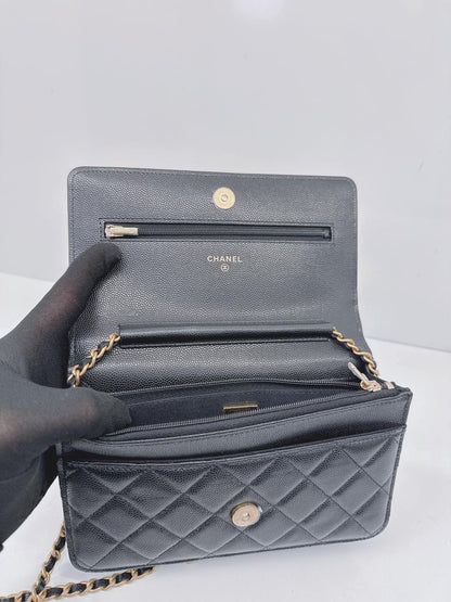 BLACK SHINY GRAINED CALFSKIN CC GOLD TONE WALLET ON CHAIN