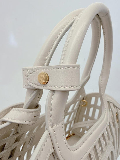 CHALK WHITE CALFSKIN LEATHER LOGO BASKET