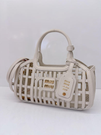 CHALK WHITE CALFSKIN LEATHER LOGO BASKET