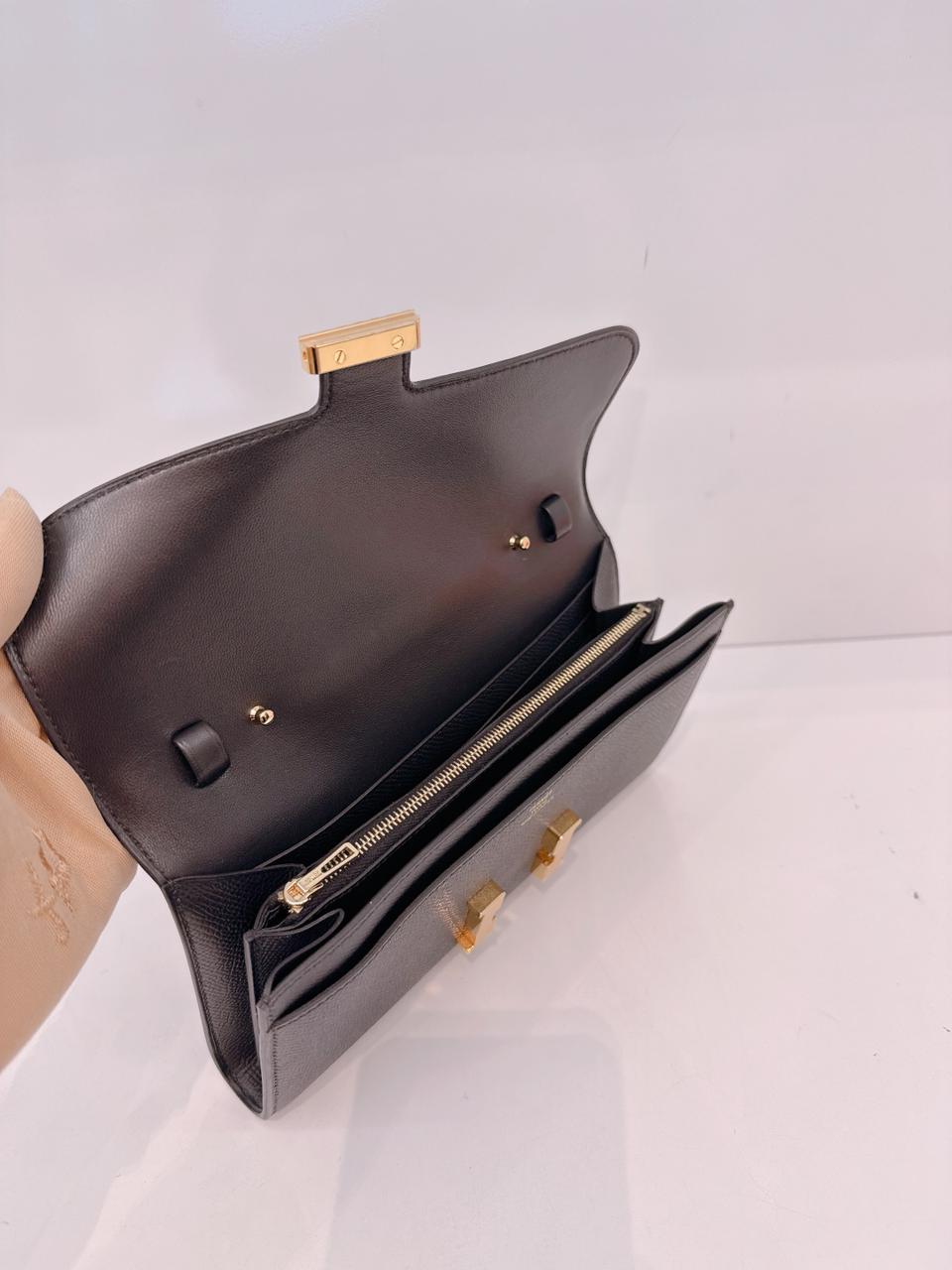 BLACK CONSTANCE TO GO WALLET EPSOM LEATHER GOLD HARDWARE