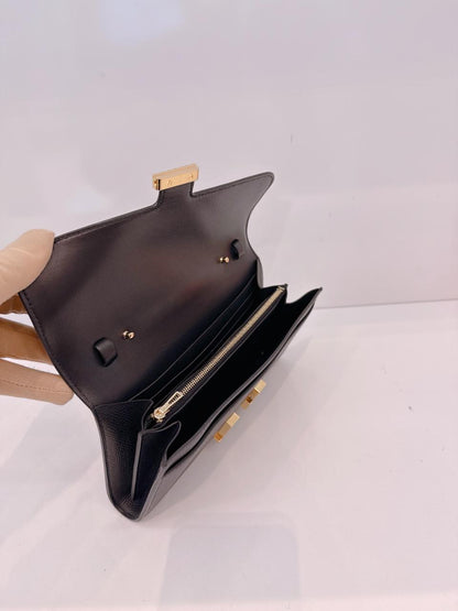 BLACK CONSTANCE TO GO WALLET EPSOM LEATHER GOLD HARDWARE