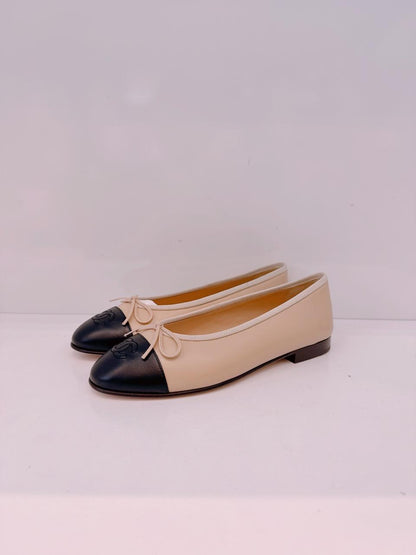 BEIGE BLACK LEATHER CC CAP TOE BALLET FLATS 37C