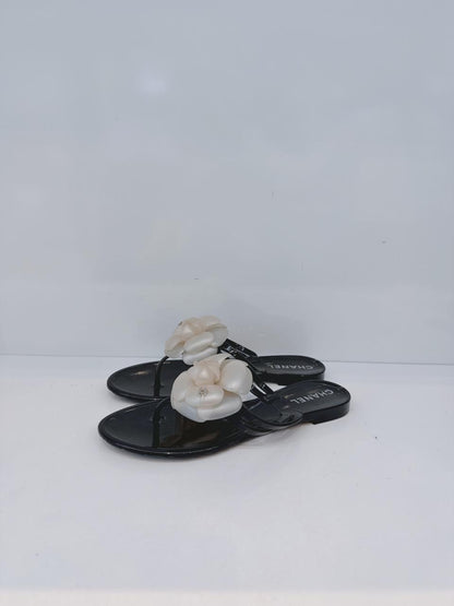 CREAM/BLACK JELLY CAMELLIA THONG SANDALS 35