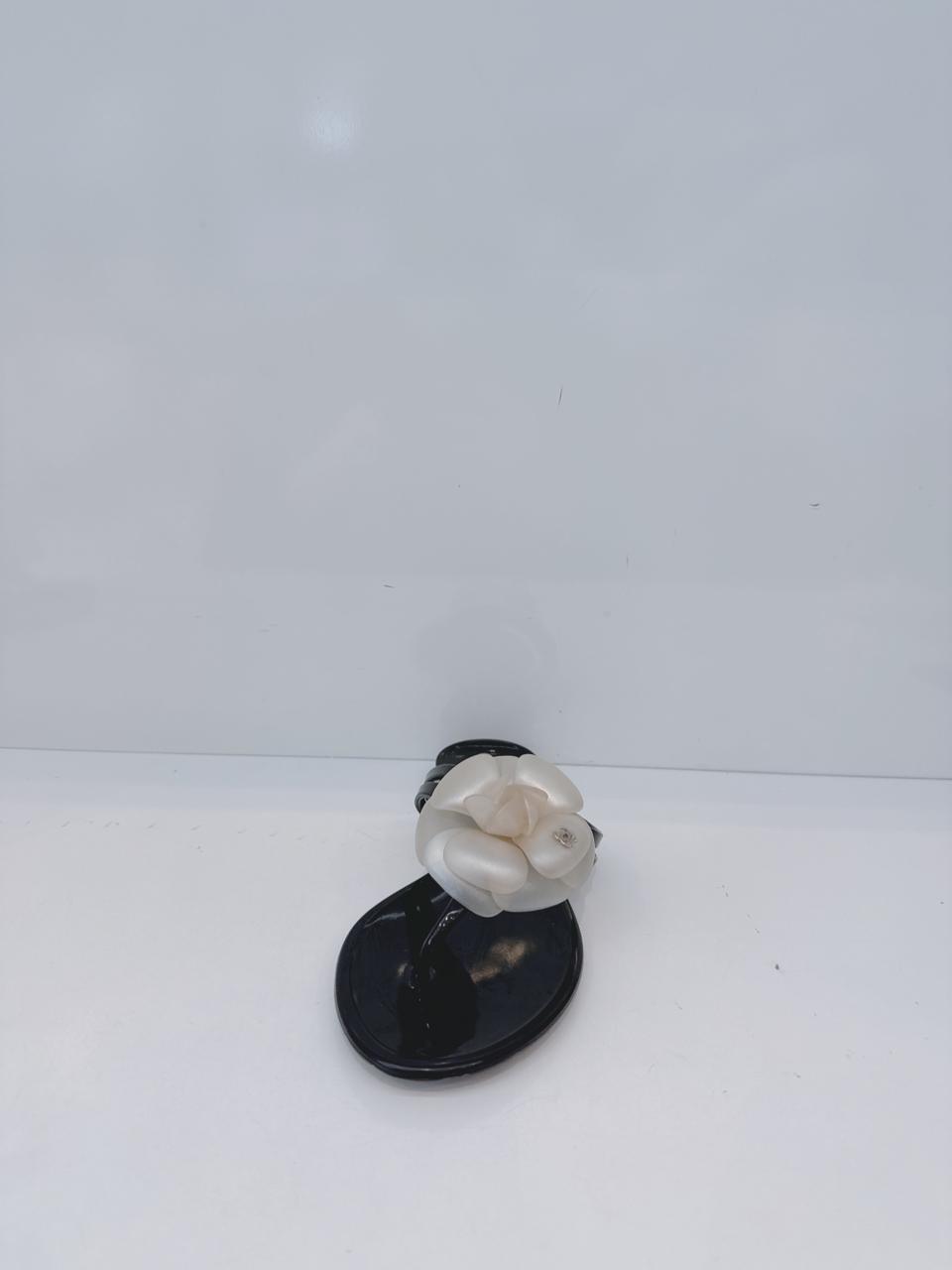 CREAM/BLACK JELLY CAMELLIA THONG SANDALS 35