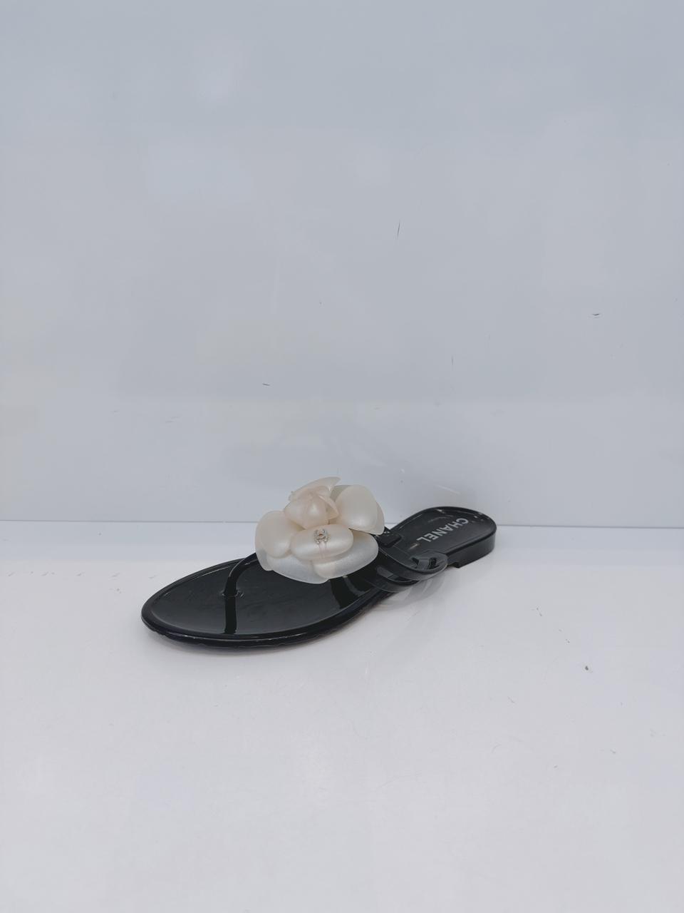 CREAM/BLACK JELLY CAMELLIA THONG SANDALS 35