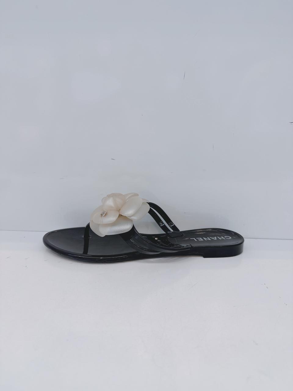 CREAM/BLACK JELLY CAMELLIA THONG SANDALS 35