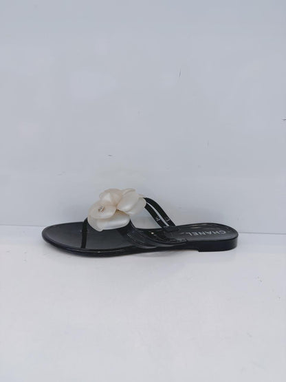 CREAM/BLACK JELLY CAMELLIA THONG SANDALS 35