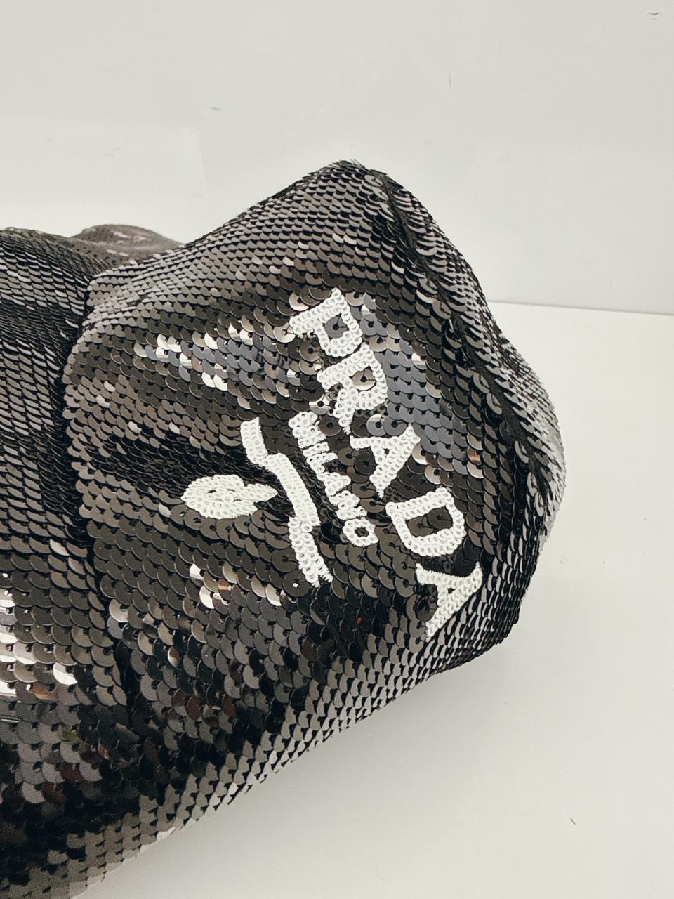 BLACK SEQUINED BUCKET HAT