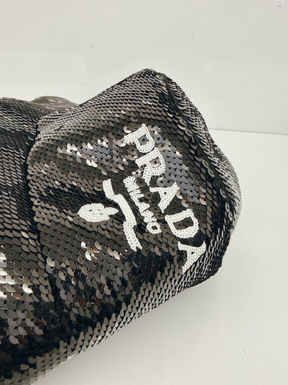 BLACK SEQUINED BUCKET HAT