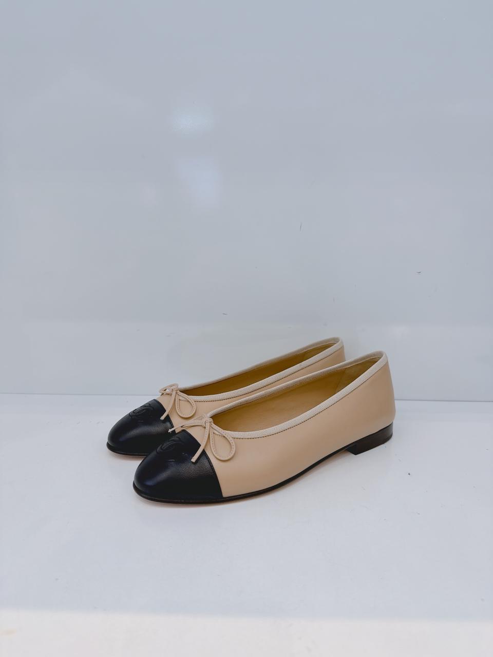 BEIGE BLACK LEATHER CC CAP TOE BALLET FLATS 37C