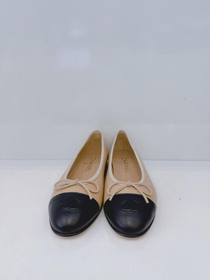 BEIGE BLACK LEATHER CC CAP TOE BALLET FLATS 37C