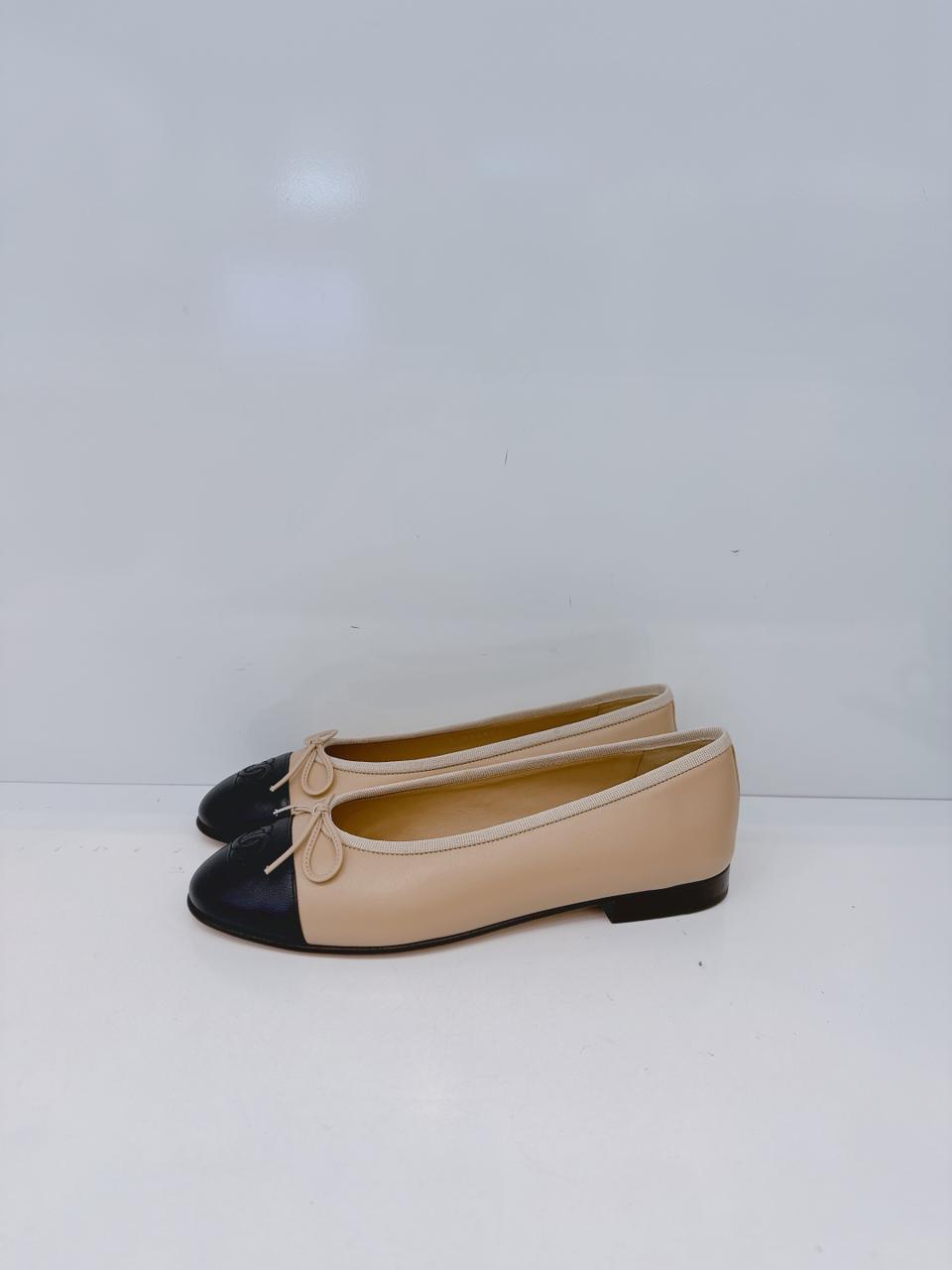 BEIGE BLACK LEATHER CC CAP TOE BALLET FLATS 37C
