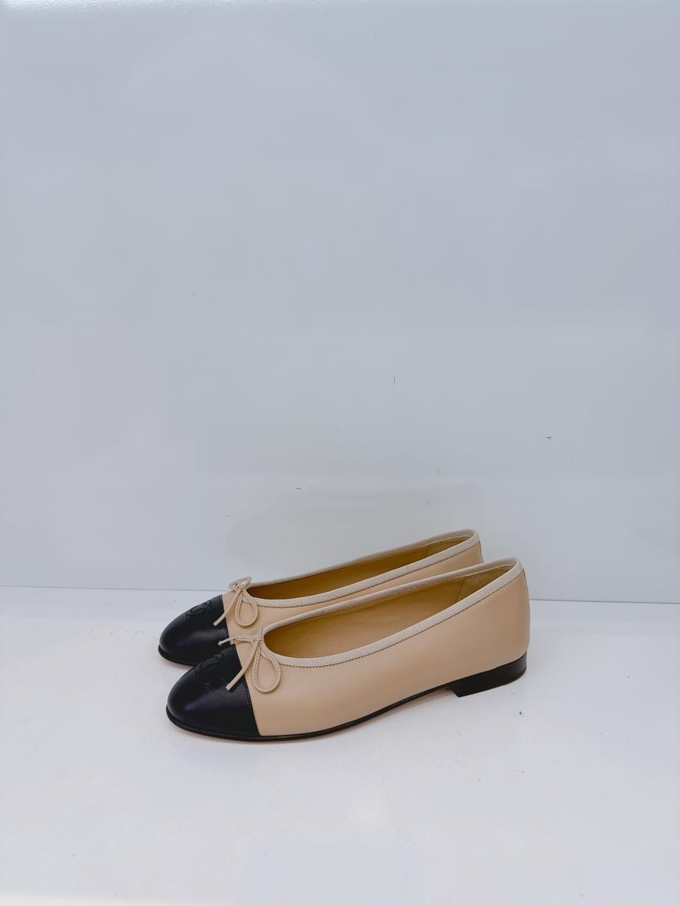 BEIGE BLACK LEATHER CC CAP TOE BALLET FLATS 37C