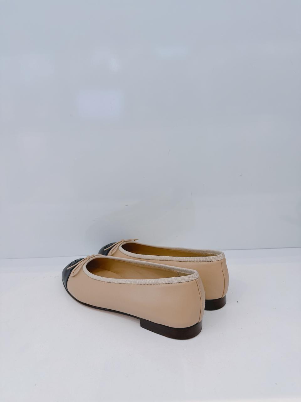BEIGE BLACK LEATHER CC CAP TOE BALLET FLATS 37C