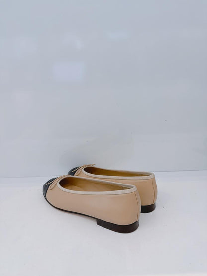 BEIGE BLACK LEATHER CC CAP TOE BALLET FLATS 37C
