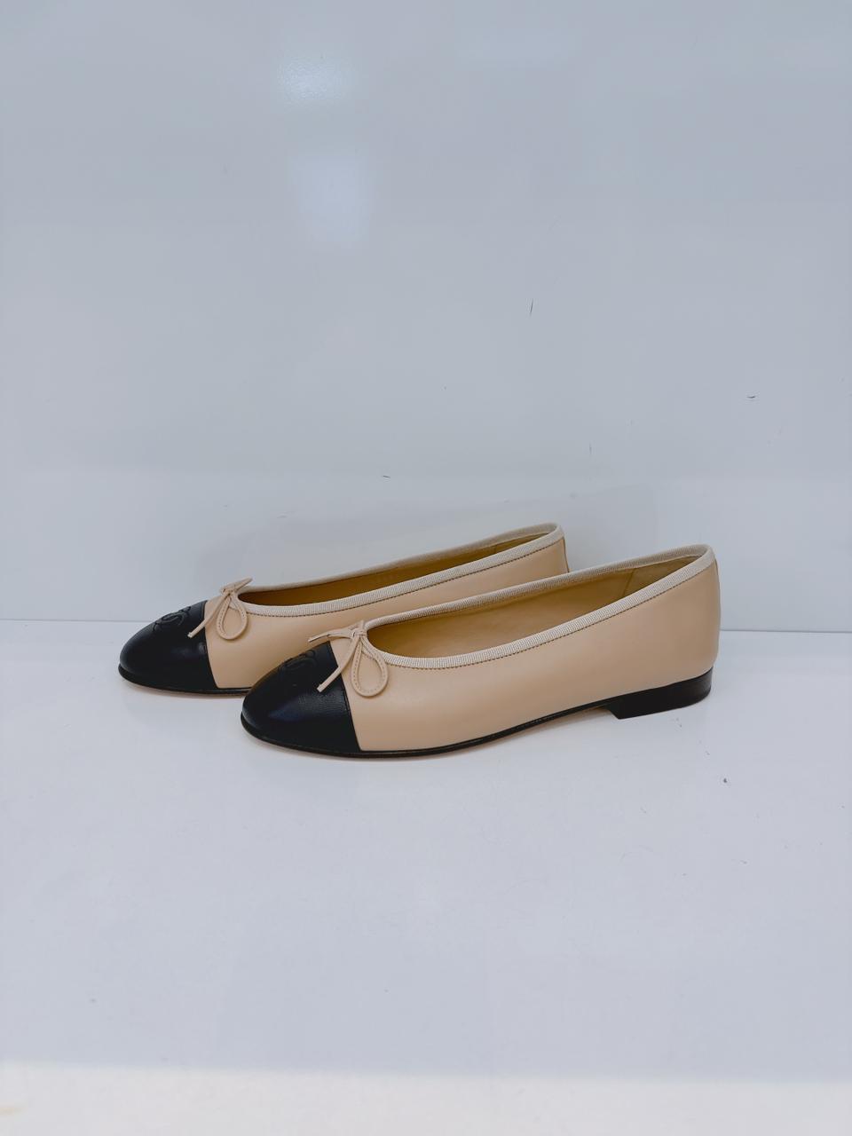 BEIGE BLACK LEATHER CC CAP TOE BALLET FLATS 37C