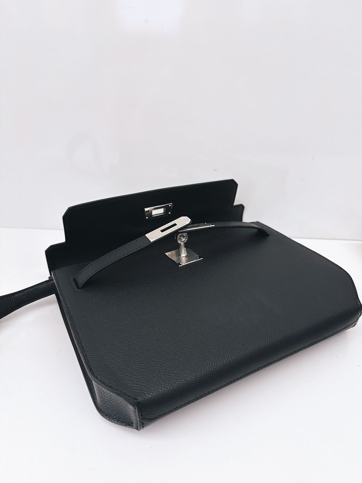 BLACK EPSOM LEATHER KELLY DEPECHES 25 PALLADIUM HARDWARE