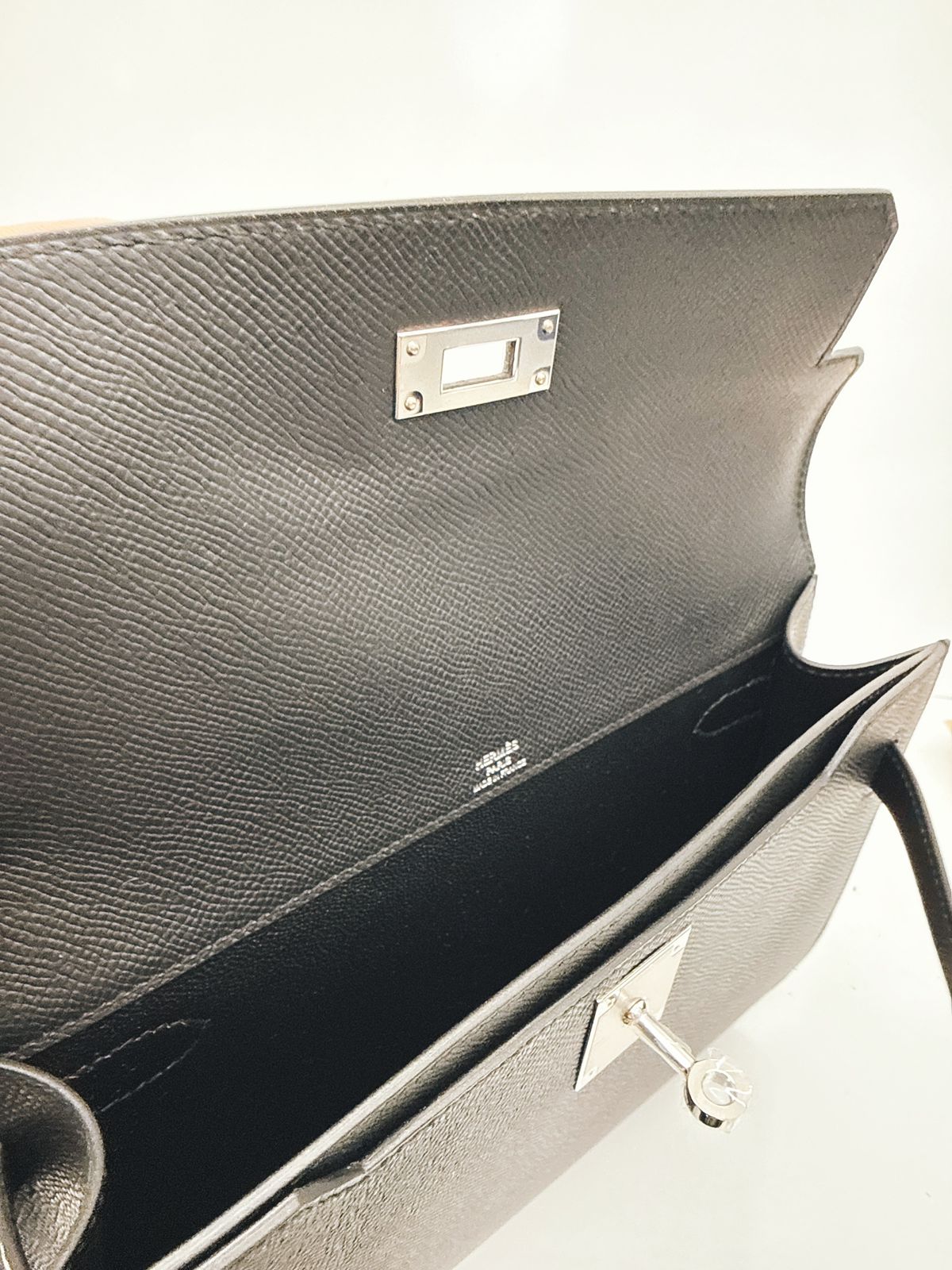 BLACK EPSOM LEATHER KELLY DEPECHES 25 PALLADIUM HARDWARE