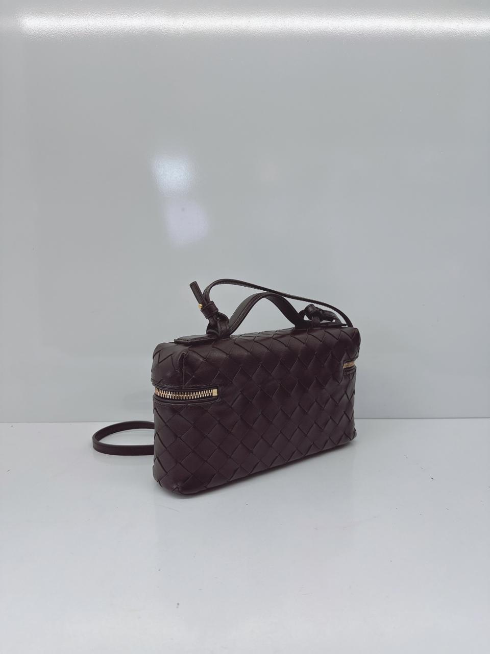 FONDANT INTRECCIATO LEATHER BANG BANG VANITY CASE WITH DETACHABLE STRAP
