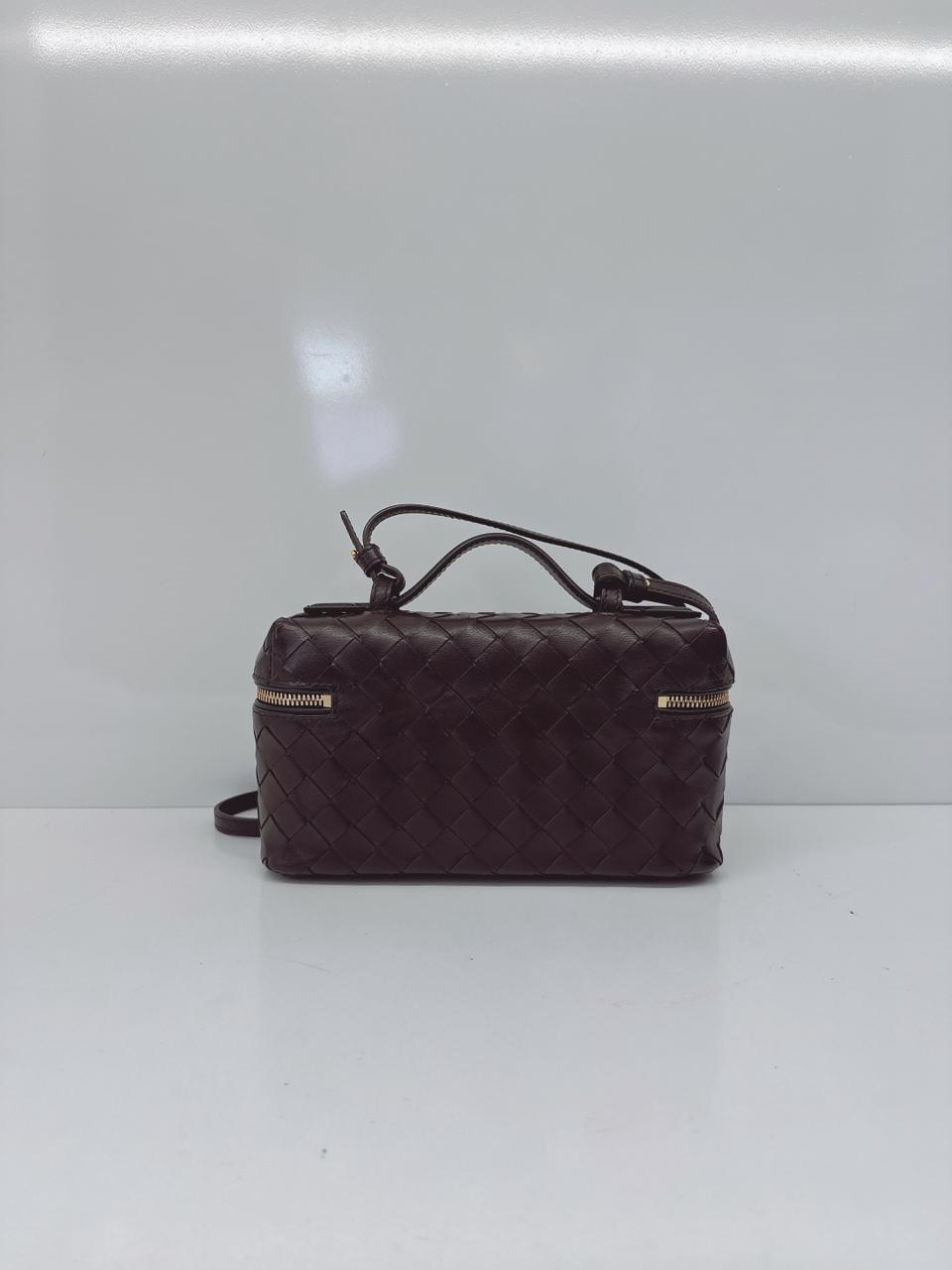 FONDANT INTRECCIATO LEATHER BANG BANG VANITY CASE WITH DETACHABLE STRAP