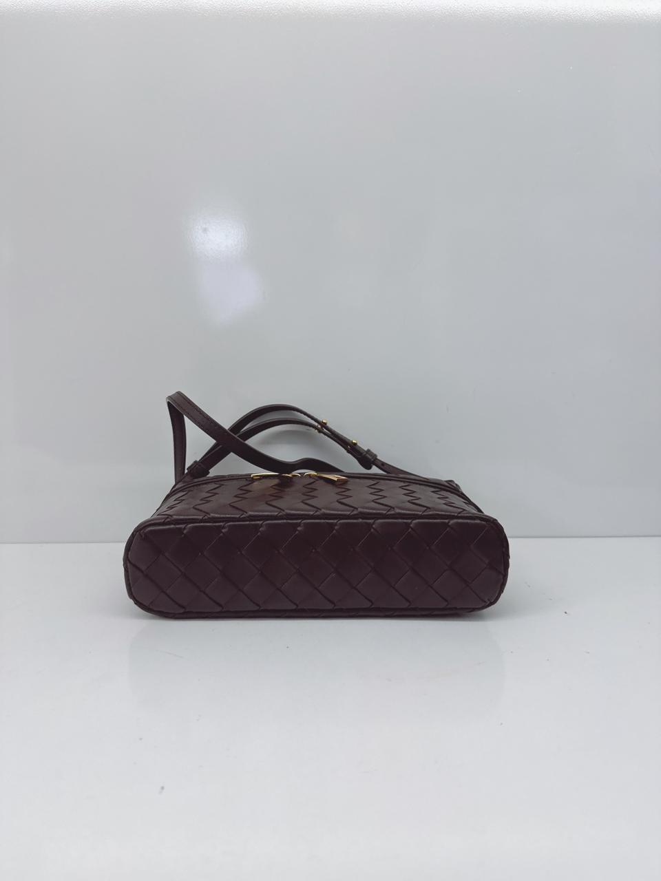 FONDANT INTRECCIATO LEATHER BANG BANG VANITY CASE WITH DETACHABLE STRAP