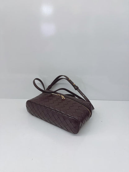FONDANT INTRECCIATO LEATHER BANG BANG VANITY CASE WITH DETACHABLE STRAP