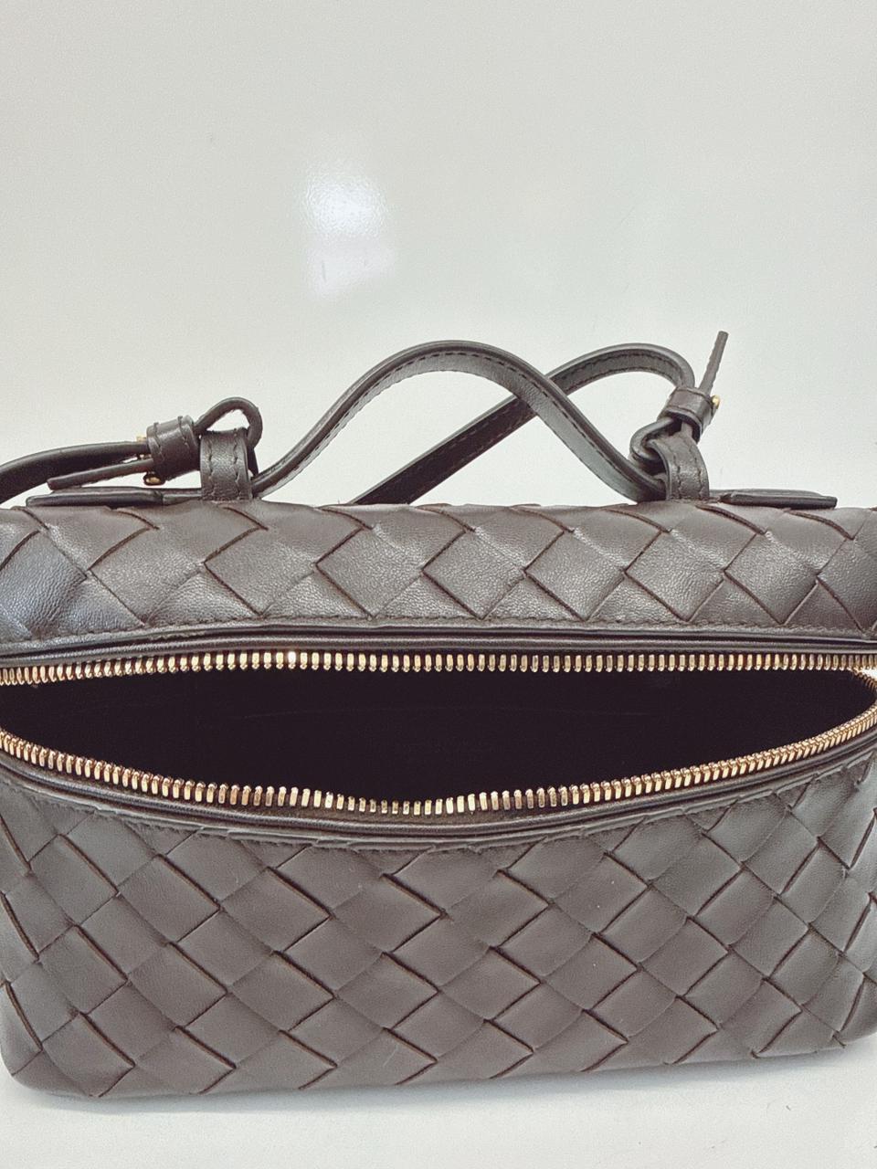 FONDANT INTRECCIATO LEATHER BANG BANG VANITY CASE WITH DETACHABLE STRAP